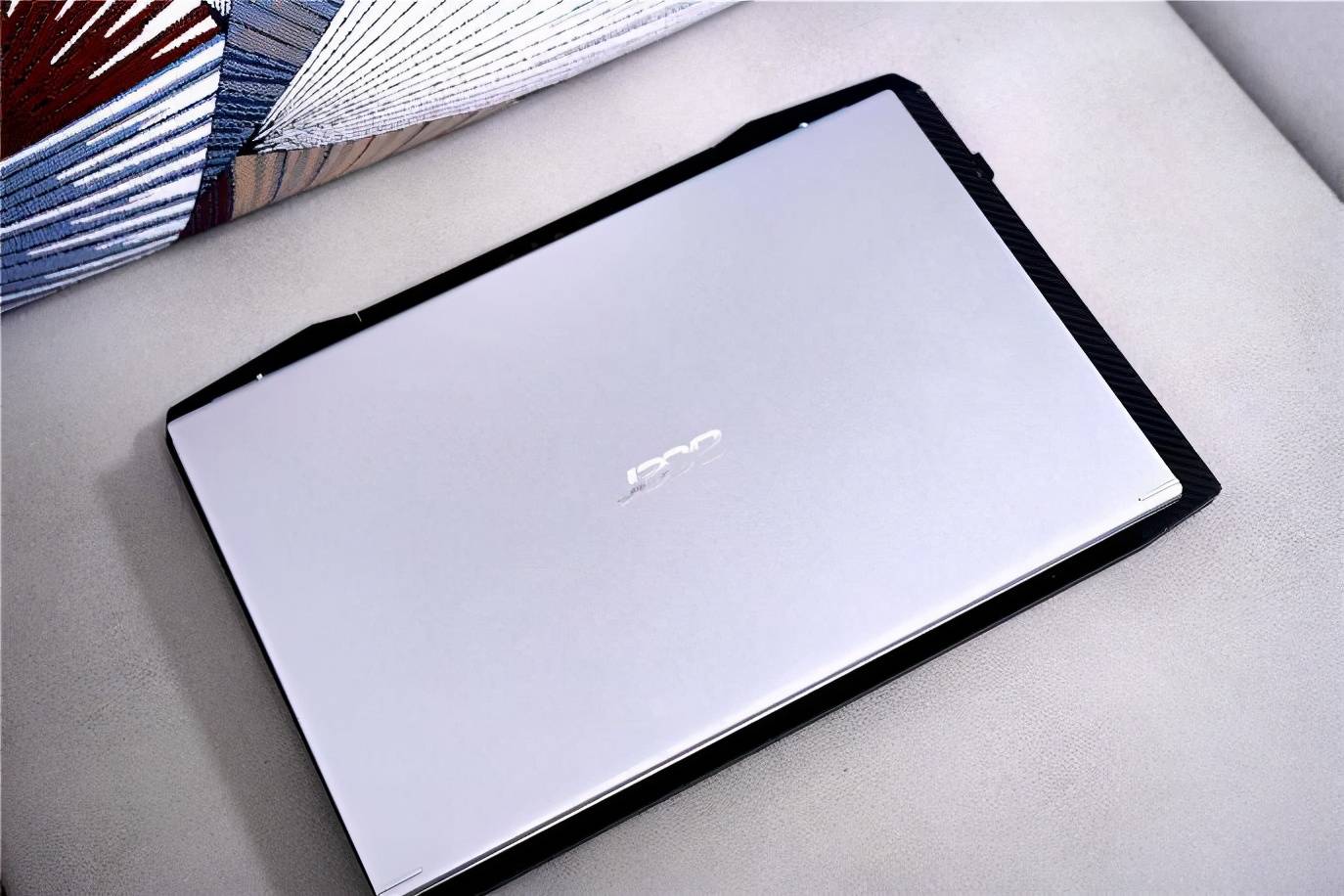 时尚自由,极致便携的生产力工具--宏碁蜂鸟fun笔记本分享