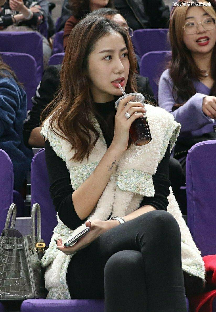 原创cba伤情报告孙悦腰伤预计需6周康复陈露如水莲花人淡如菊