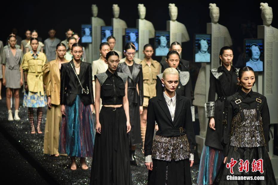 2021春夏中国国际时装周在北京持续上演-搜狐大视野-搜狐新闻