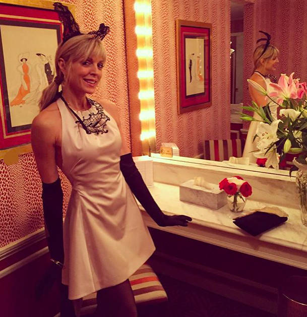 特朗普57岁前妻扮兔女郎!穿露背白裙绝美,胖女儿颜值力压伊万卡