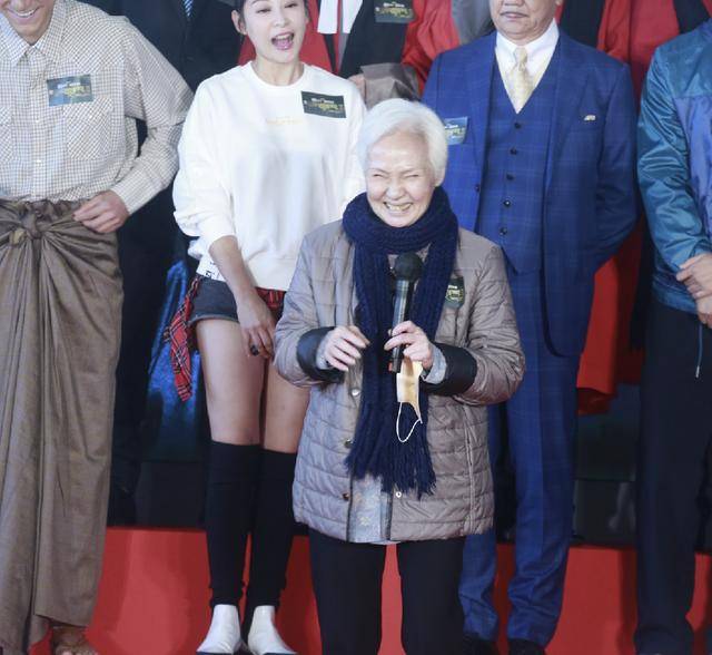 75岁艺人雪妮宣布息影,有始有终为TVB宣传,获全场热烈掌声致意_粤语片