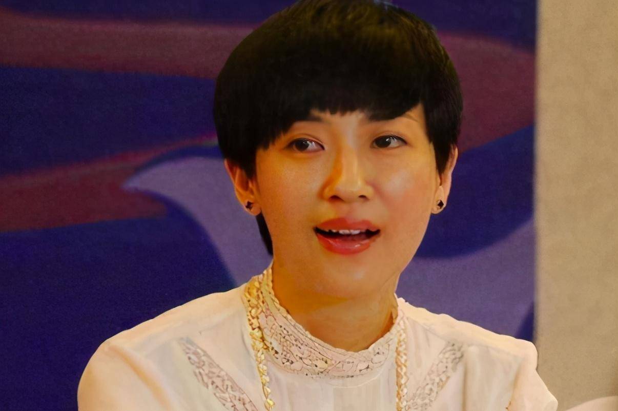 如今洋帅执教更是需要很长一段时间去磨合,总经理伍佰兰在休赛期的