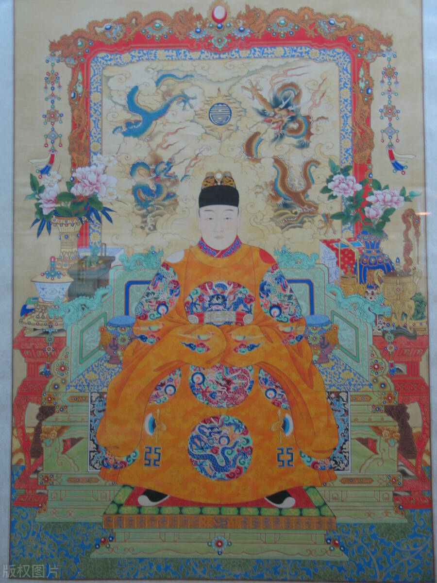 在得知熹宗朱由校喜欢刀锯斧凿油漆的工作后,魏忠贤就投其所好,并在