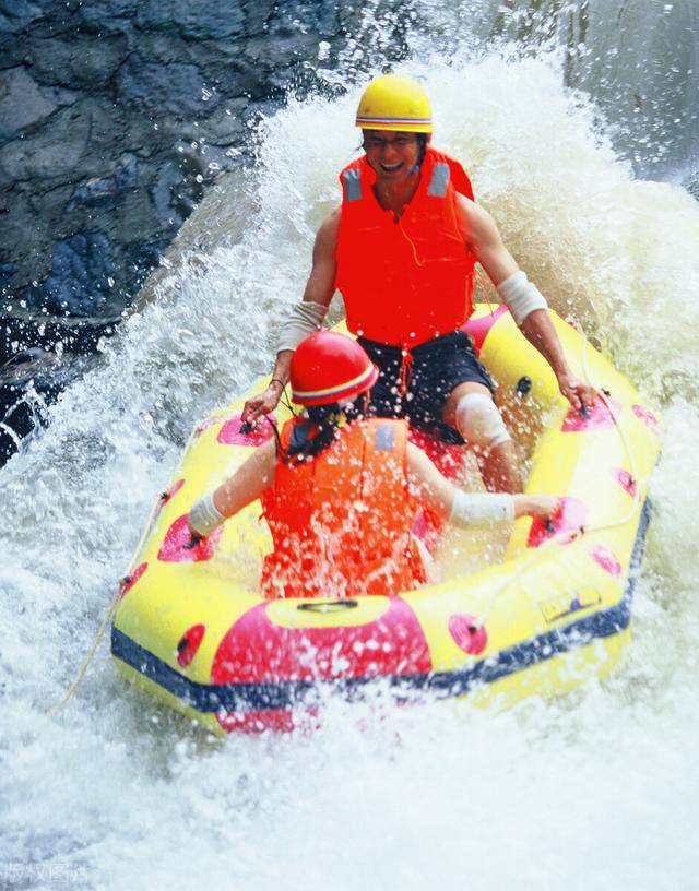 龙山飞水漂流图片