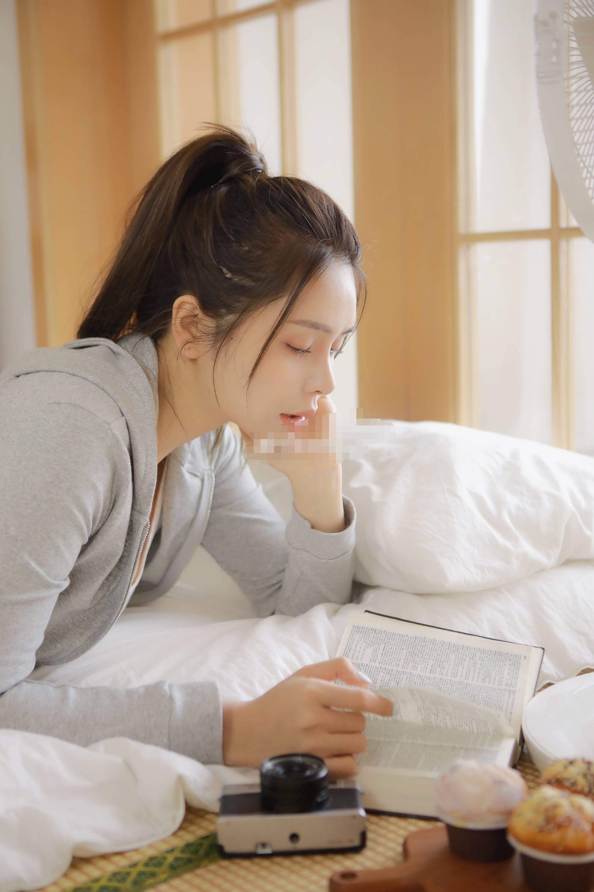 张琪格秀舞技暴露身材,腰间赘肉显露无疑,年近30终于走样?_手机搜狐网