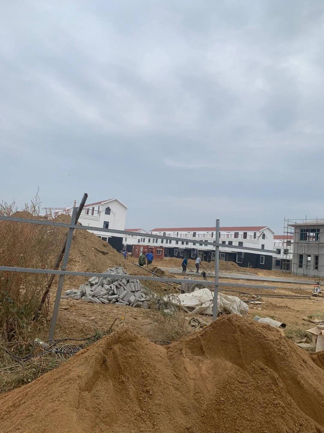 赣榆海头镇海脐村新型农村社区最新进展,统一的联排别墅!_手机搜狐网