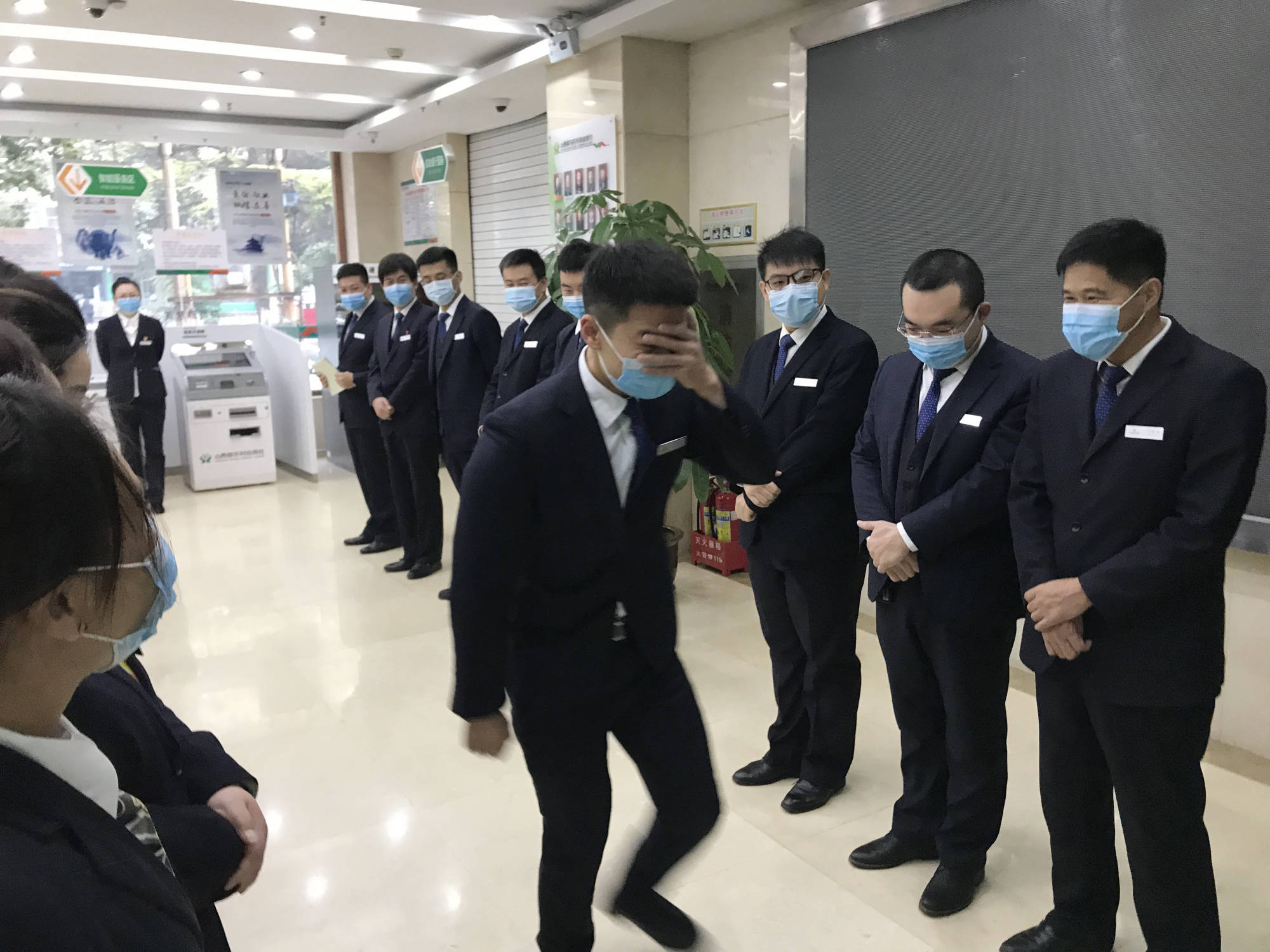 侯马农商行营业部:"经典"晨会玩出"新花样"