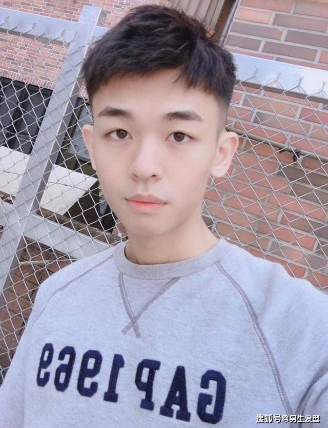 15岁男生帅气发型图片