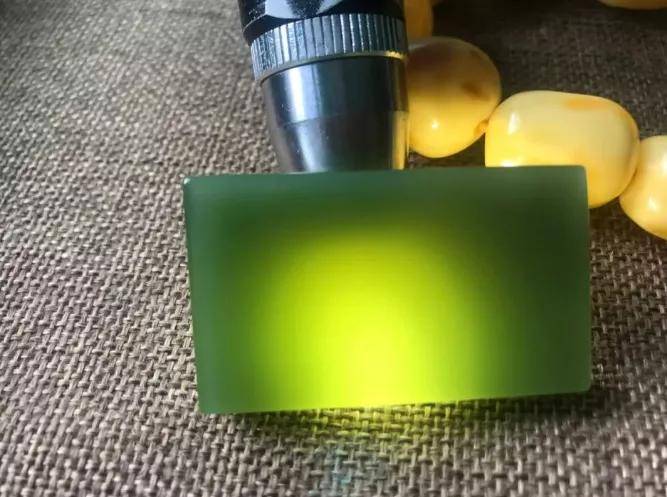 我撿到了一塊玉，快幫我看看值多少錢？