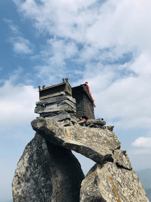 我国最神秘的铁庙建在悬崖之上且屹立至今其来历却始终成谜