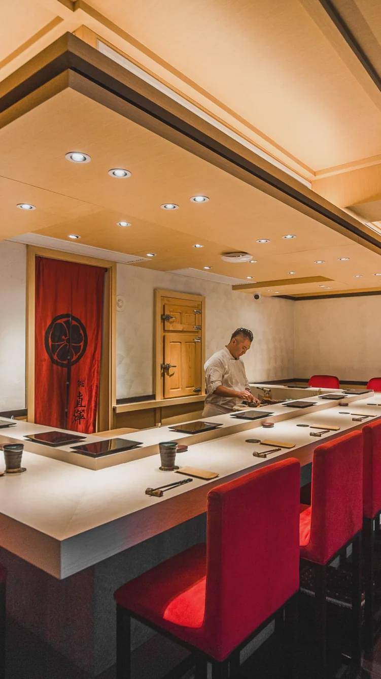 人均2,000仅是入门标配,魔都日料顶流鮨直辉重归古北!_手机搜狐网