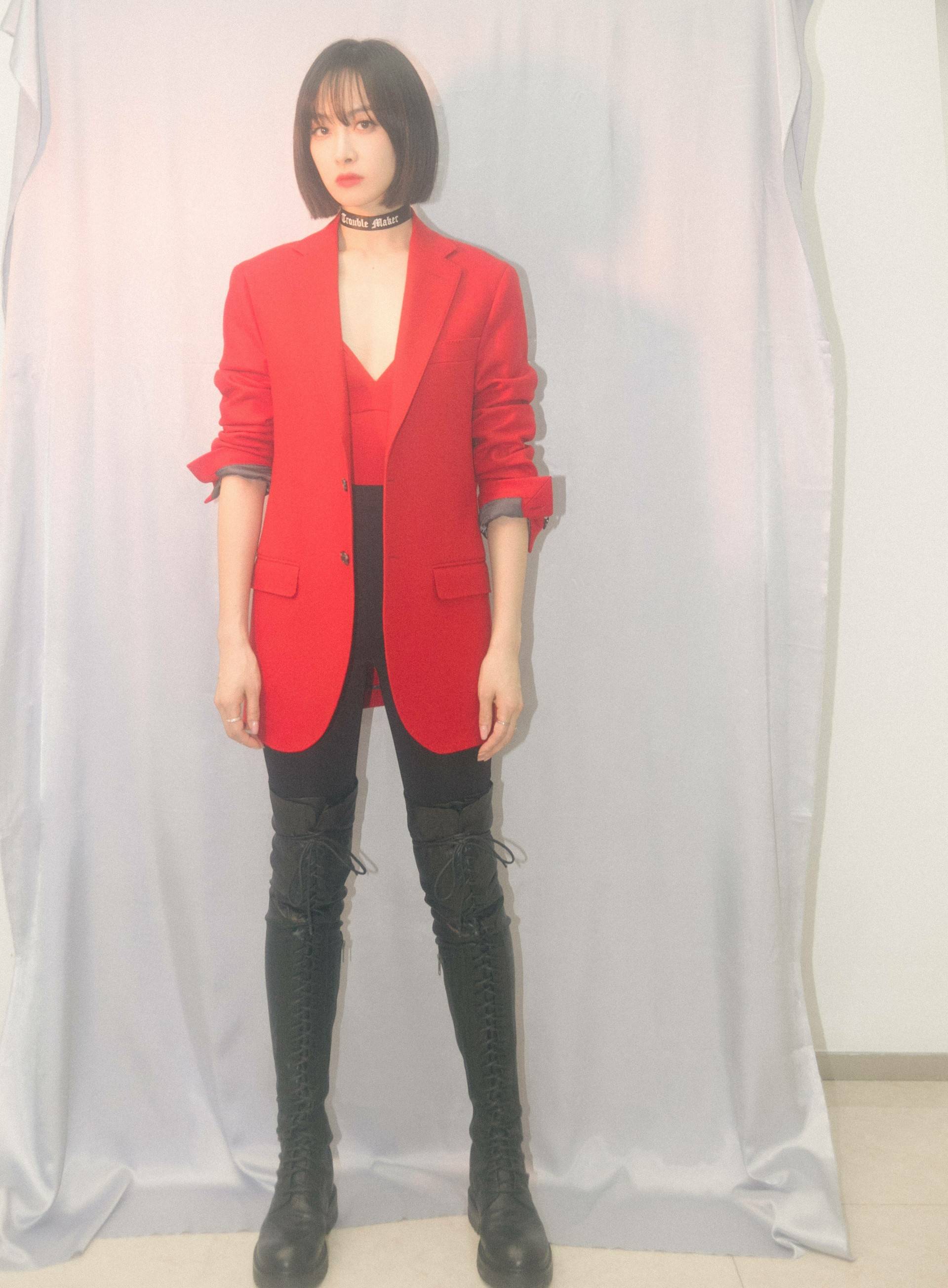 宋茜一身嫩绿色香奈儿配马丁靴甜美青春她可甜可盐的穿搭真时髦