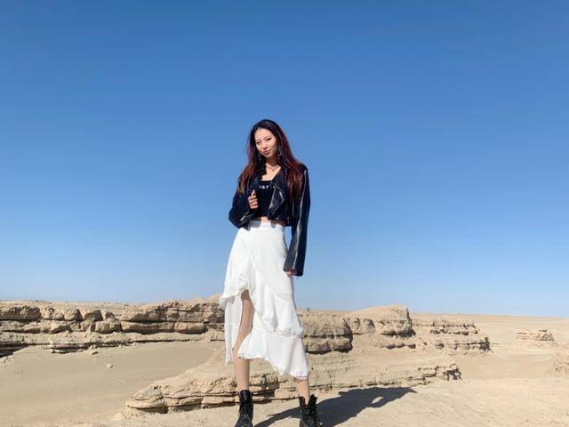 范子铭表现低迷女友晒沙漠照大长腿非常显眼是易建联小迷妹