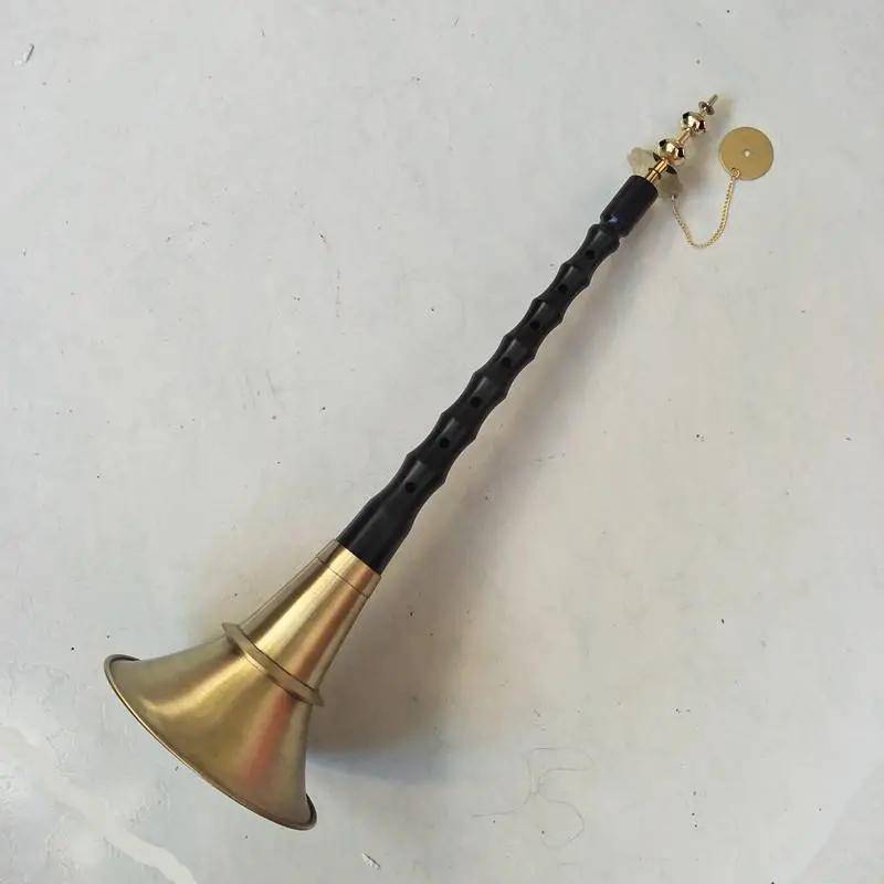 西晋时期,新疆拜城克孜尔石窟第38窟中的伎乐壁画已有吹奏唢呐形象.