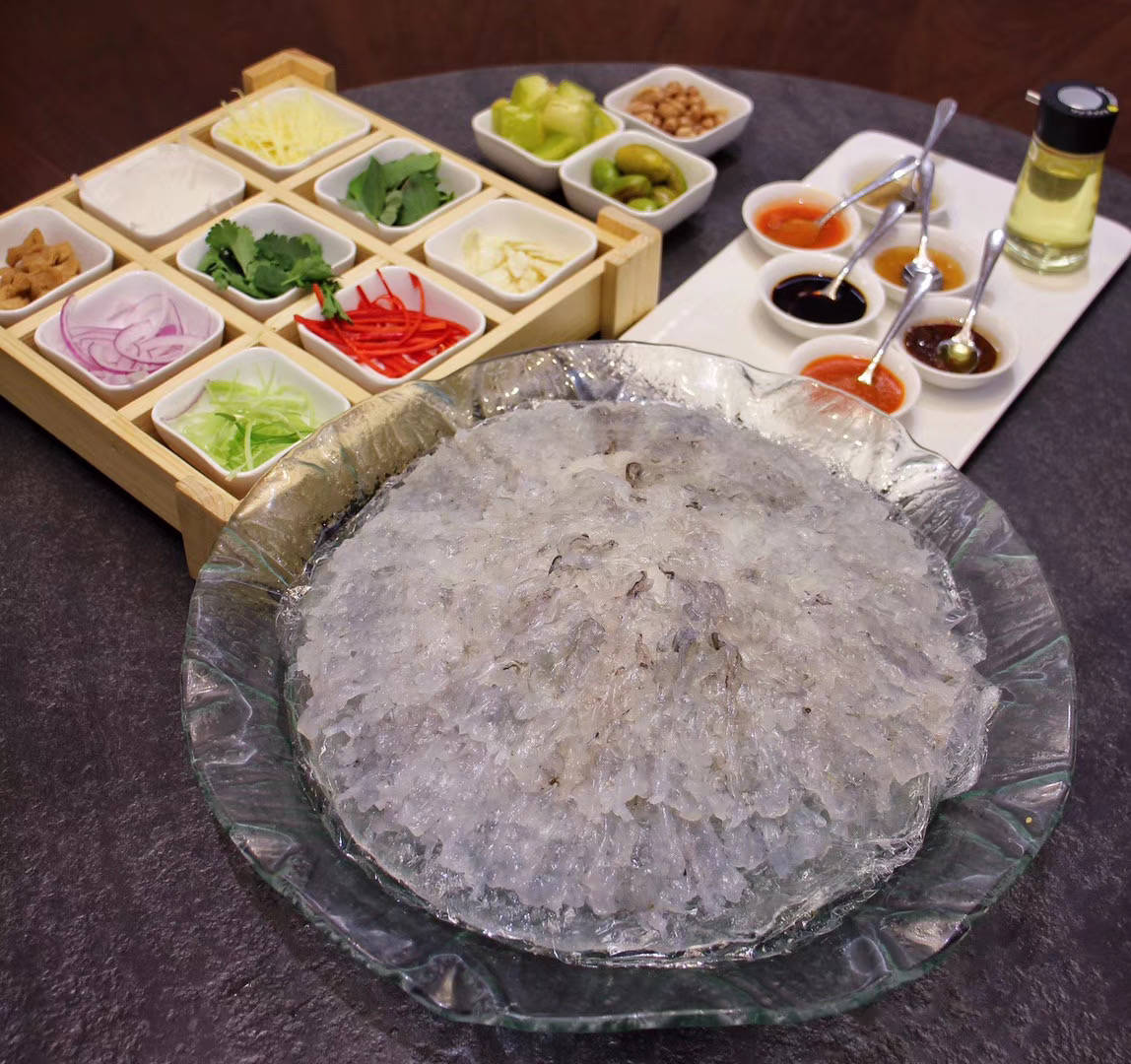 一口虾生清心,一味卤水入魂,这家潮汕餐厅找到了美味的平衡点