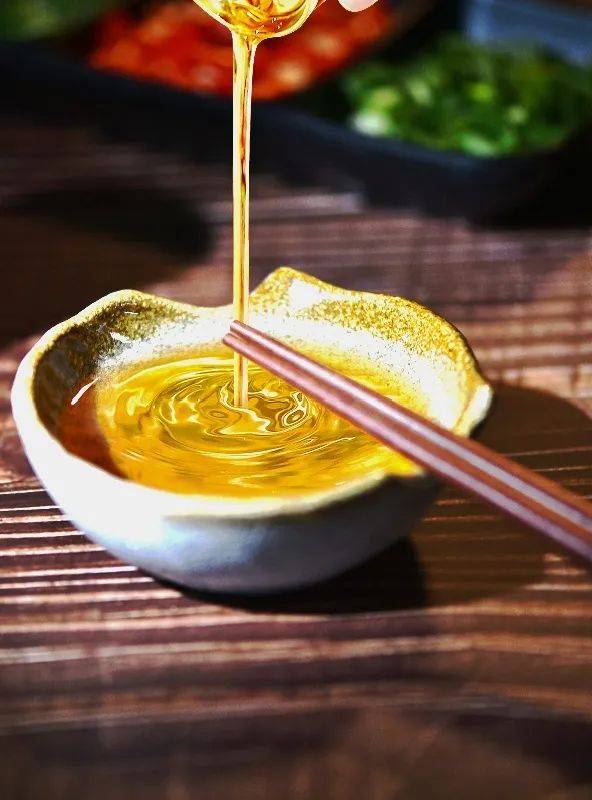 如何辨别优质火锅油碟?内行人士来支招!_芝麻