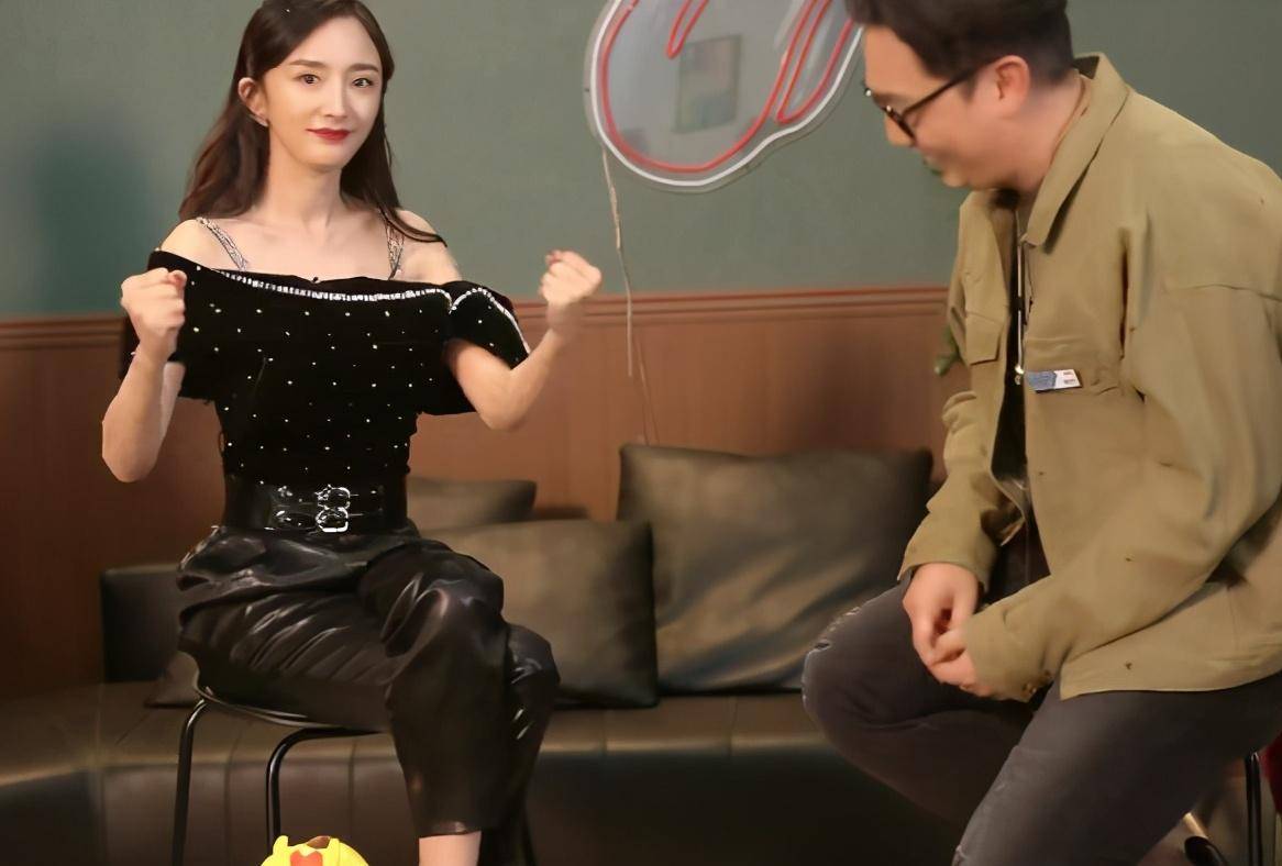 杨幂华少考验默契,你比我猜贡献综艺名场面,欢乐喜剧人实锤了