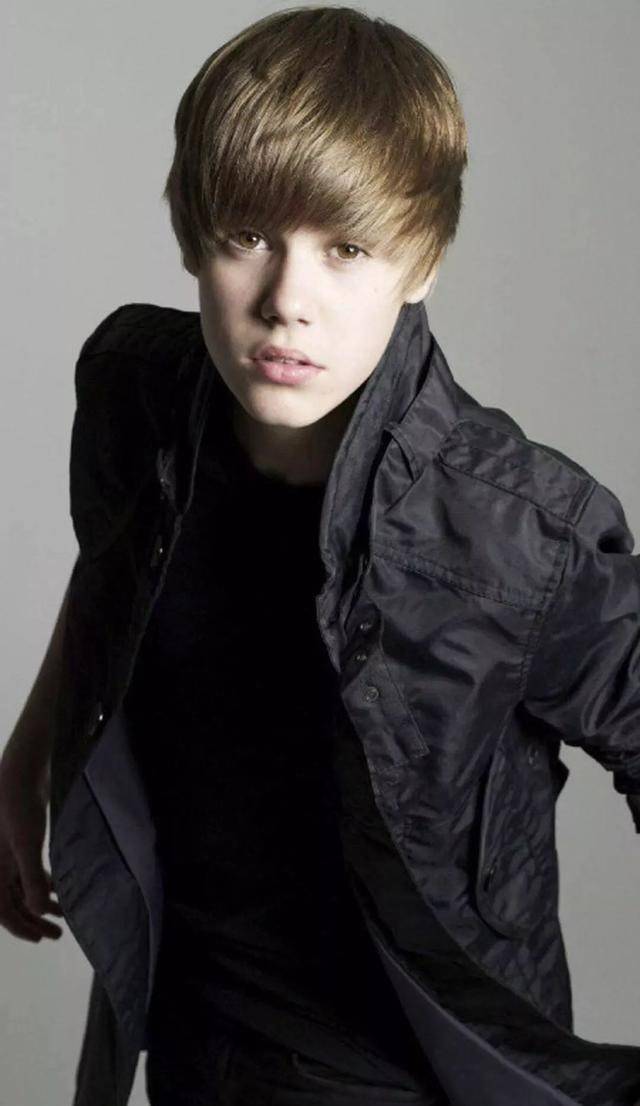 贾斯汀比伯年少成名大起大落的人生永不低头