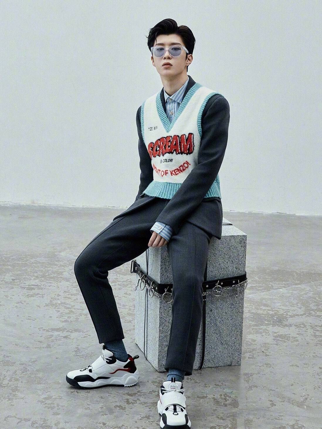 刘昊然举行签售会,穿针织马甲搭衬衫,帅气学院风学起来!