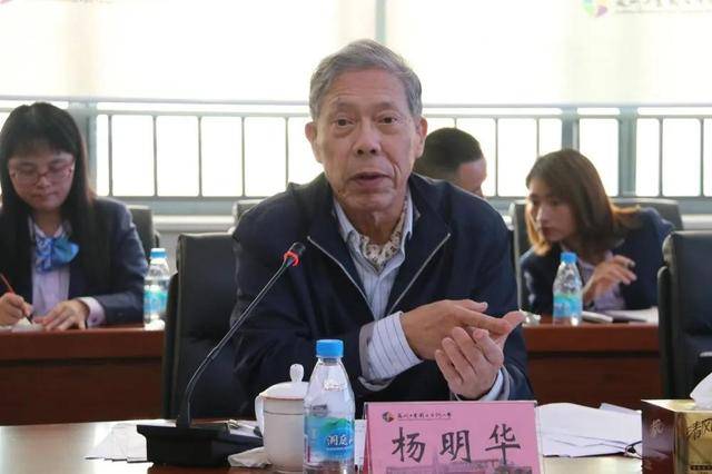 尤佳校长代表学校感谢督导组对学校工作的褒奖和指导,表示学校将以