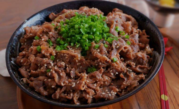 正统的日式牛肉丼饭自己在家轻松做比餐厅的还好吃