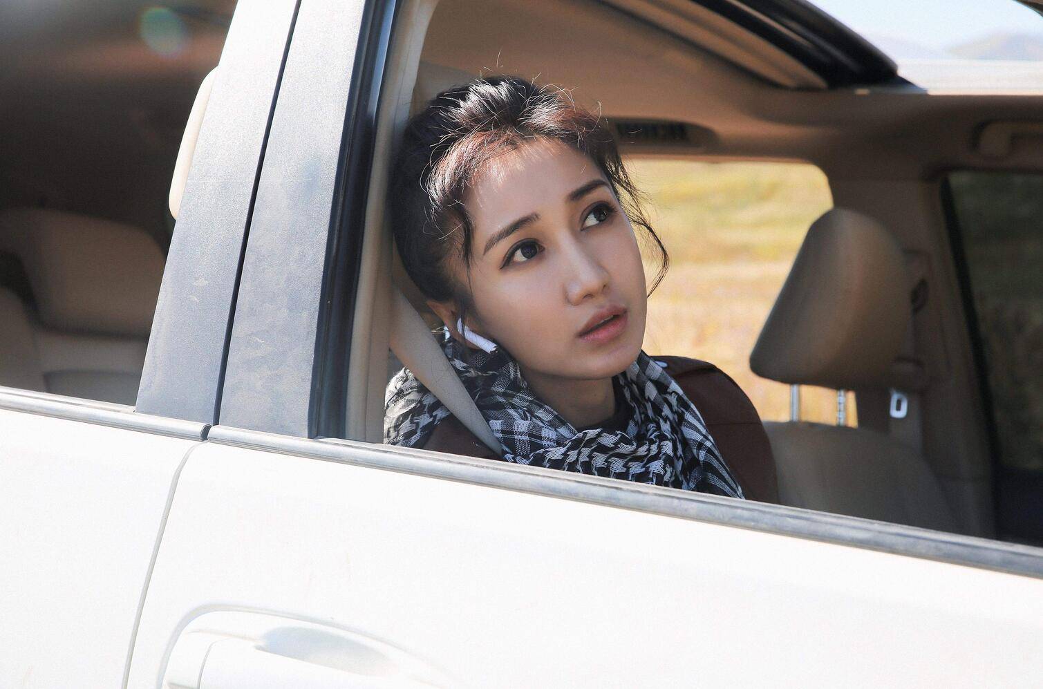 她是典型的戏红人不红,徐峥都没办法,不过黄渤却让她圈粉无数_凯迪