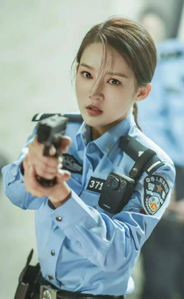 正规女式警服图片