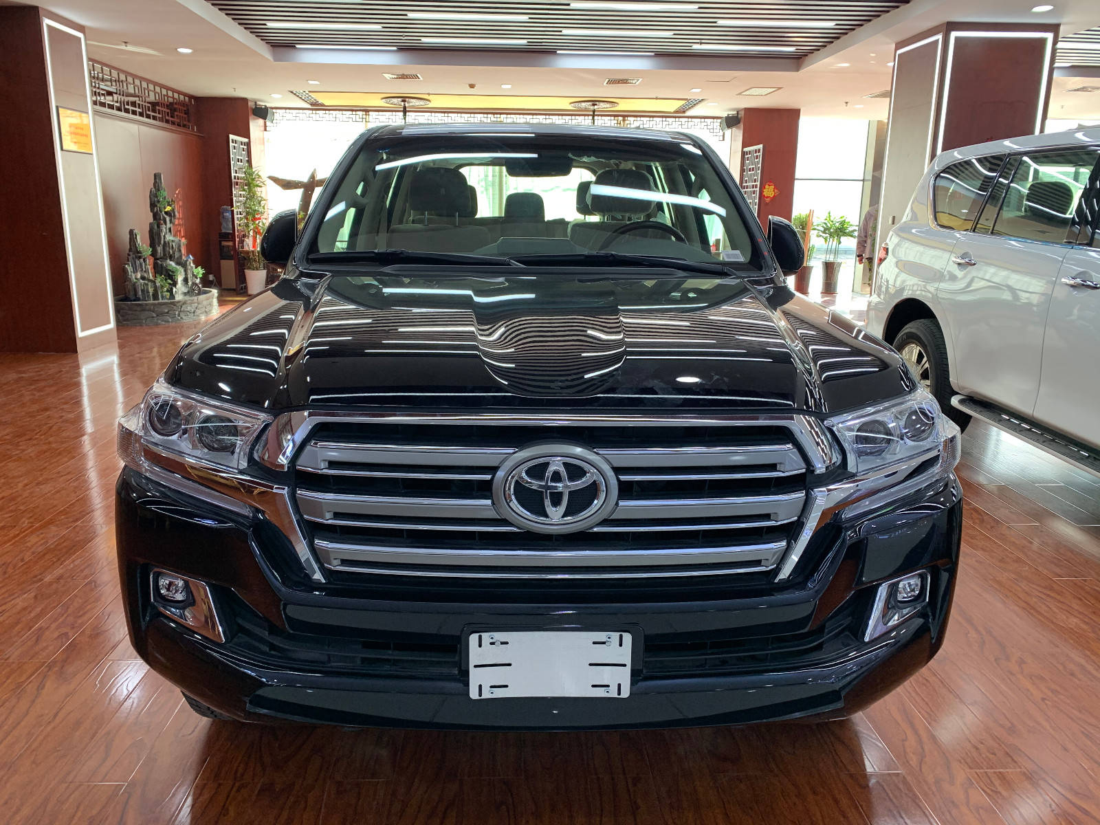 进口丰田酷路泽5700返利热销 中东版v8陆巡