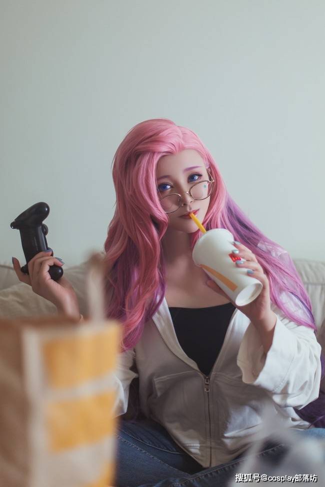 cos英雄联盟莎弥拉生活里每一天都有惊喜