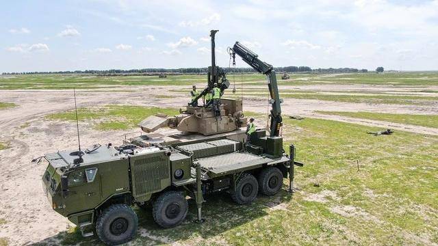 重型卡车就是陕汽sx2360/sx2220了,定位类似最开始提到的美军m977卡车