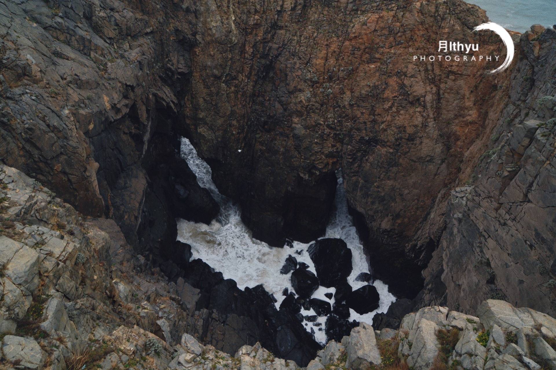 井观景点左侧则是俯瞰仙人谷的最佳观景台,从上面往下看峡谷,就如传说