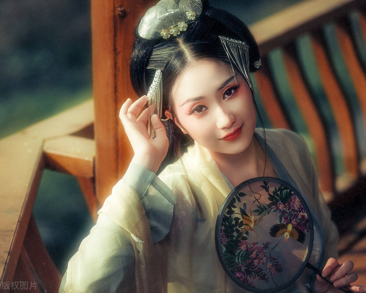 我们为什么喜欢自拍东施和西施穿越到现代谁会成为网红