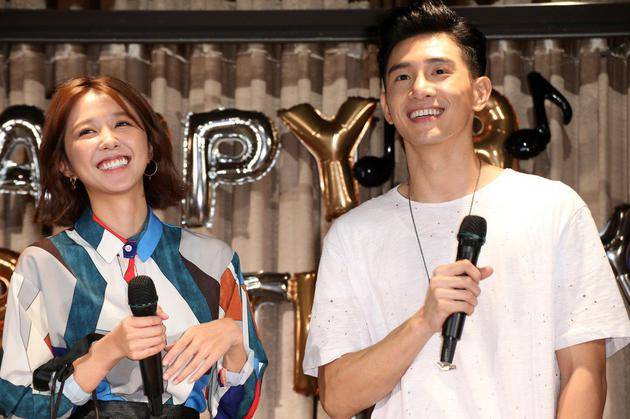 组图:吴慷仁邵雨薇恋情公开后 双方前任皆送祝福