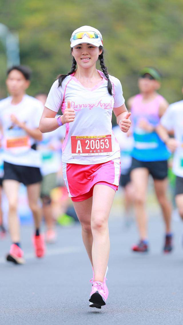 马拉松赛道上的高颜值跑步女神变美的路上她们获得了什么