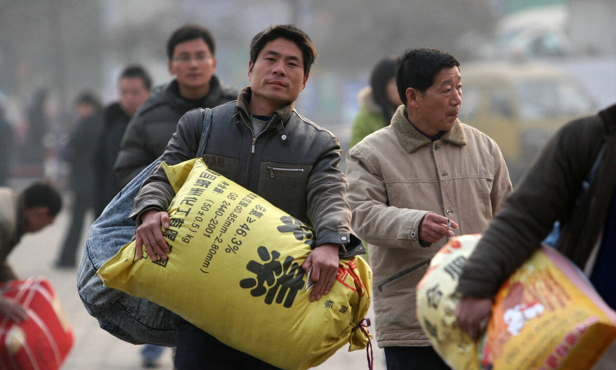 年底未到各地農民工返鄉潮再現為何農民工紛紛提前回家