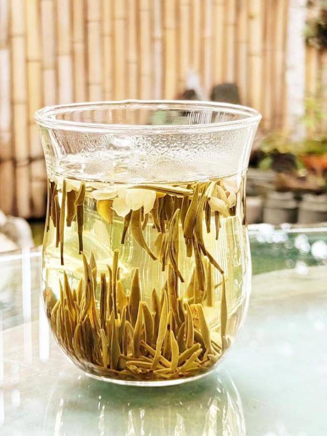 有一种叫残剑飞雪的茉莉花茶