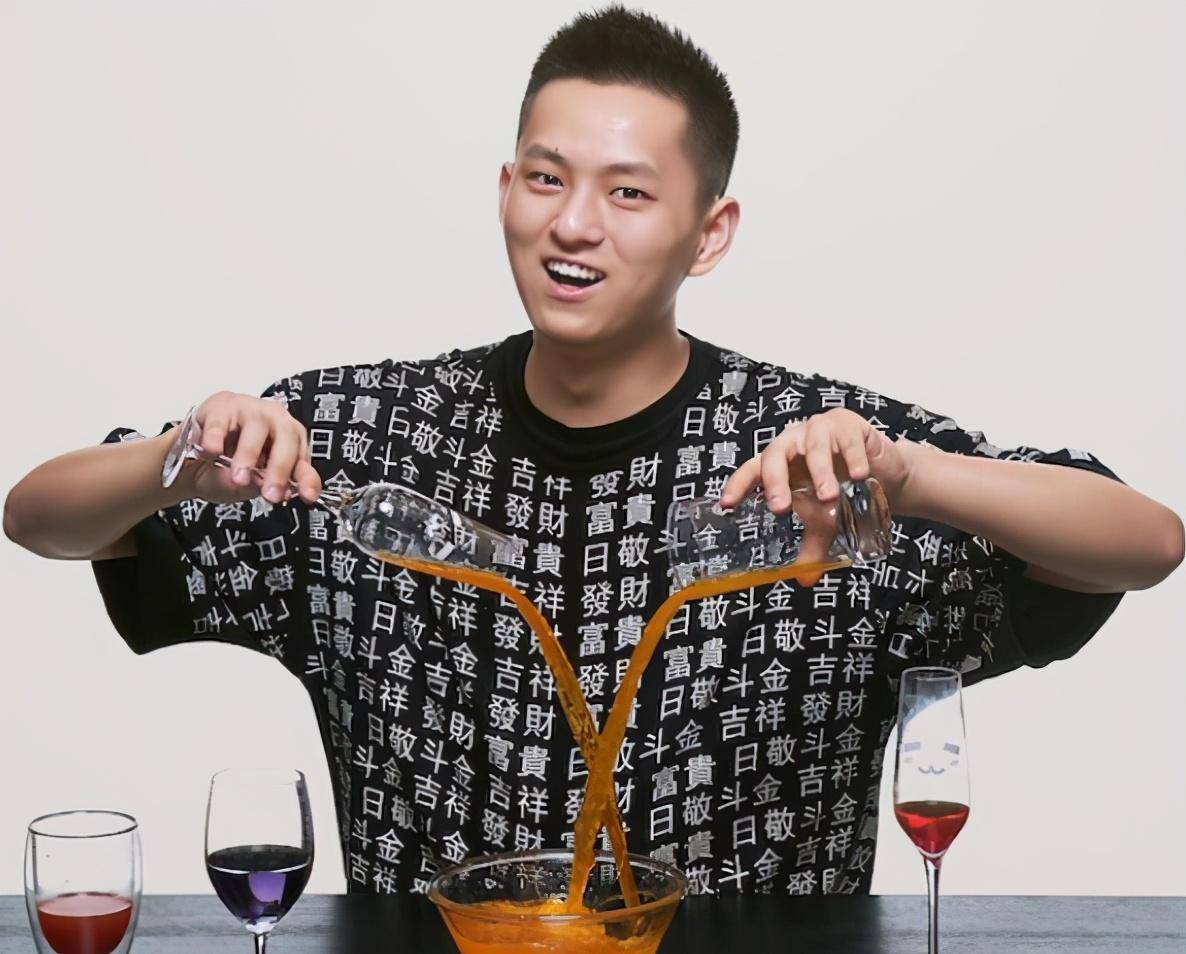 敬汉卿恰饭又掉粉,"中专"学历言论再起,恰个饭也要看学历?_手机搜狐网