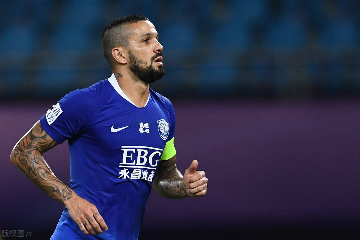 石家庄永昌惨遭降级,37岁老将用进球诠释"老兵不死"赢得尊敬_马修斯