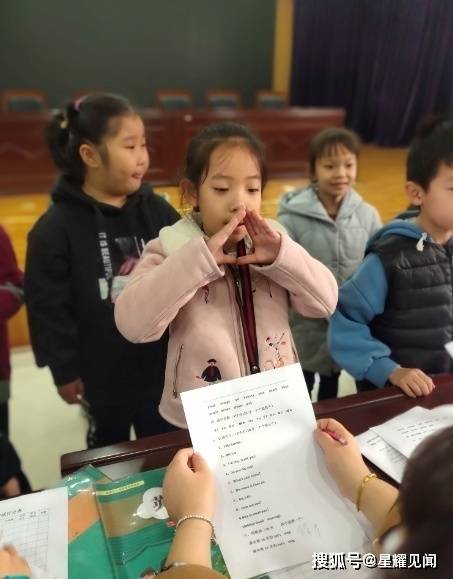 三门峡市第一小学:英语口语展风采 阶段学习奠基础