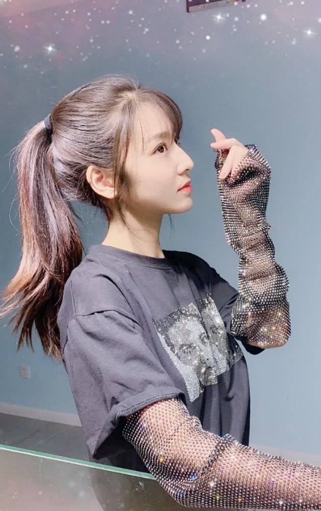 当初嫌微微一笑的孟逸然很丑今拿鞋面裤逆袭这腰细到不敢