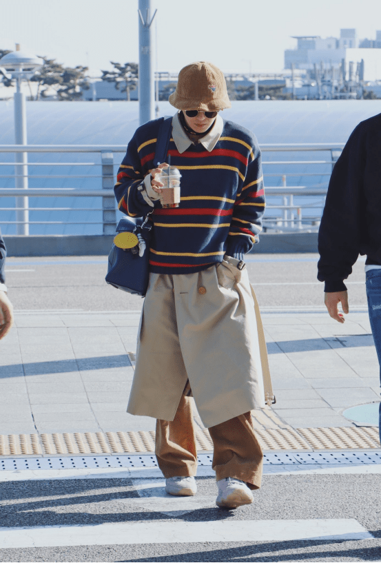 韩星宋旻浩穿搭合集围巾当帽子又潮又时髦不愧是韩国爱豆