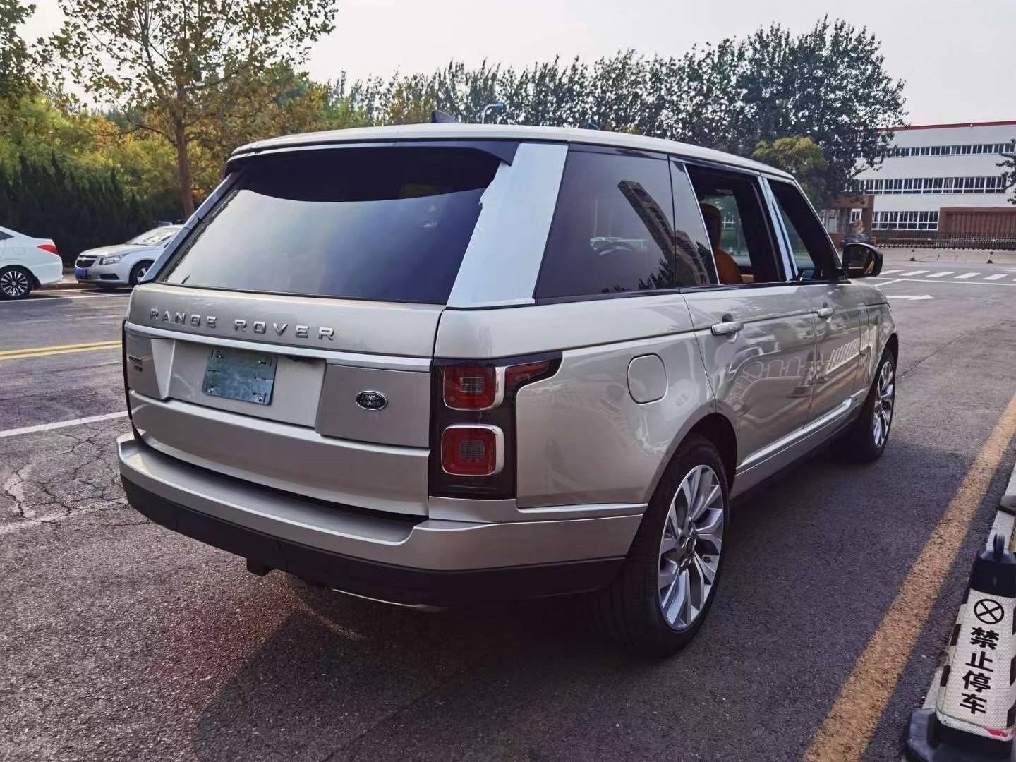 路虎揽胜创世加长版 丰富越野基因魅惑诱人