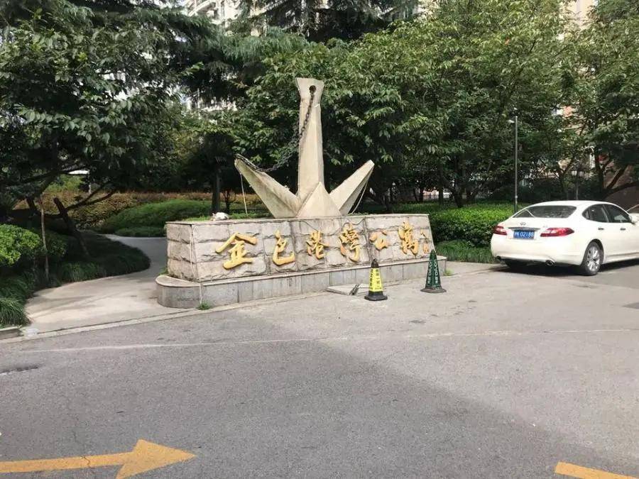 推荐理由重点学区房,豪装大户型上海市徐汇区大木桥路158弄1号202室起