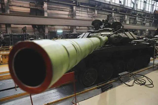 (2a46m-5-01型125毫米火炮)t-72b3m的武器系統也得到了一定程度升級