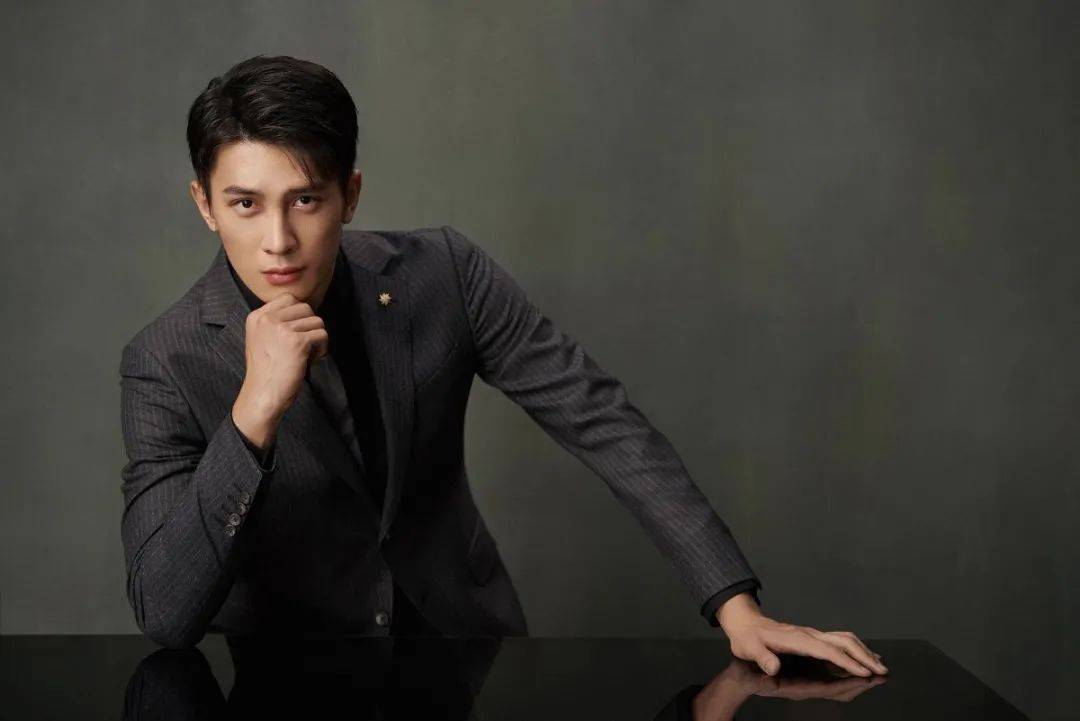 说起《声入人心》,我想大家对高颜值的低音炮男神李向哲一定有印象吧!
