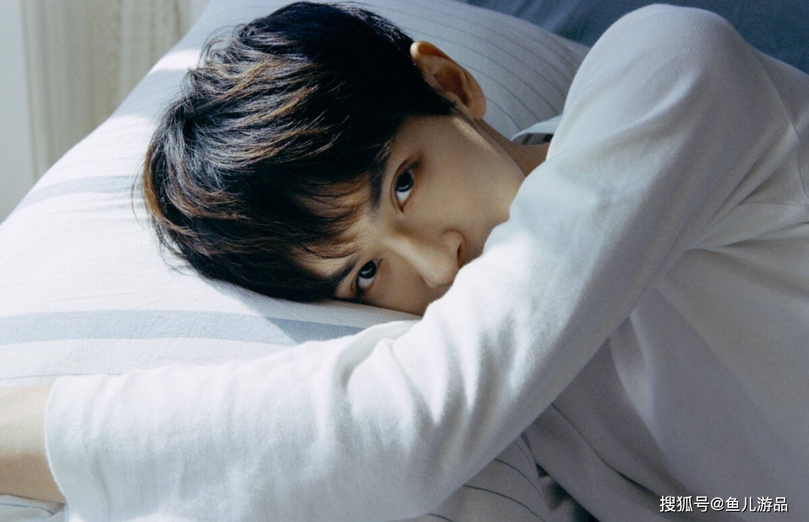 男生拍照不想露脸,推荐以下7种拍法,不露脸照样能有型又帅气