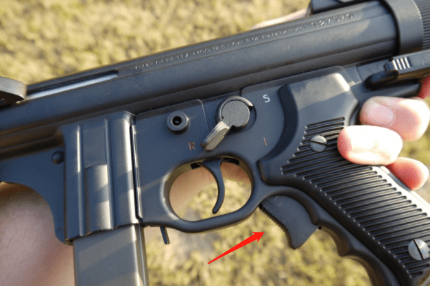 打仗不行,但我们造冲锋枪行啊,意大利贝雷塔m12