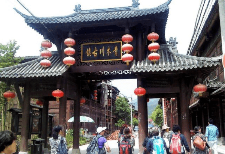 这个国内的特色小镇,富含丰富的文化,还可以跨省,网友表示神奇