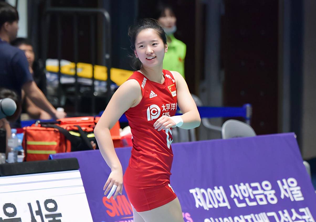 粉嘟嘟小美女倪非凡独挡朱婷李盈莹,女排天才自由人已入郎平法眼_手机