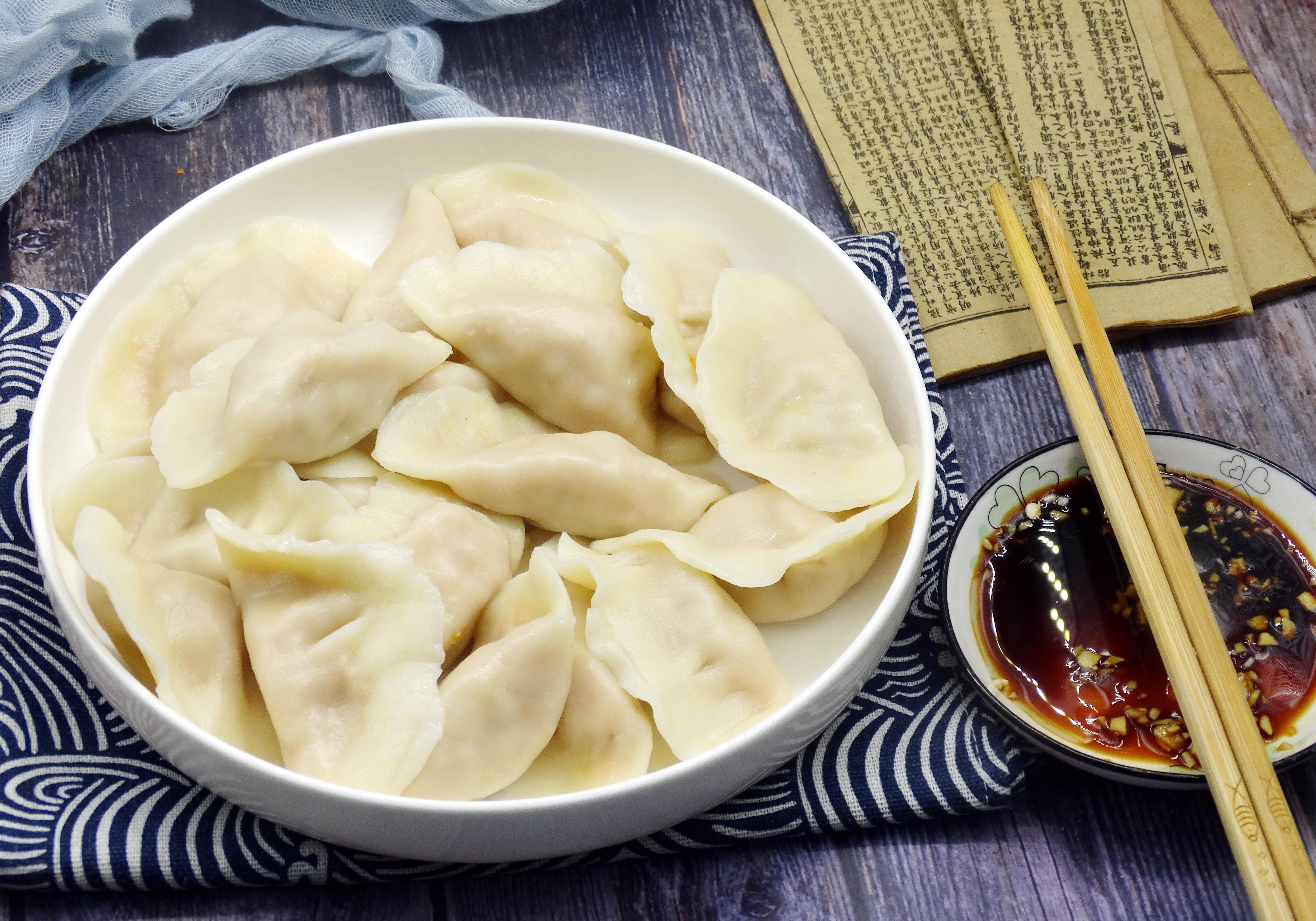 立冬吃饺子,饺子冷水煮还是开水煮?很多人弄错,难怪破皮又粘锅